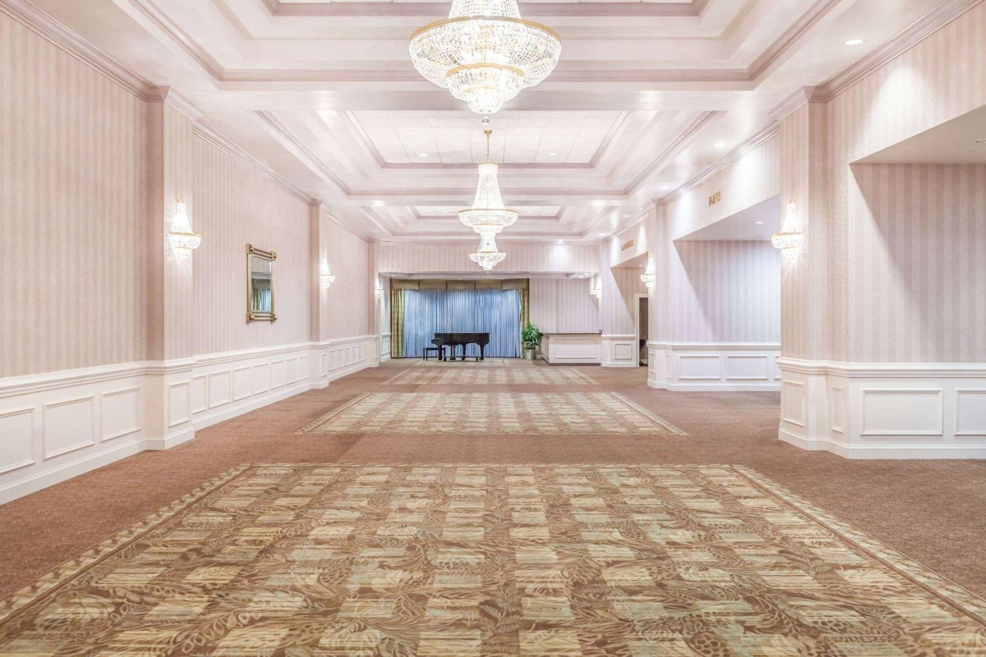 วินด์แฮม เวอร์จิเนียบีช โอเชียนฟรอนต์ Hotel ภายนอก รูปภาพ